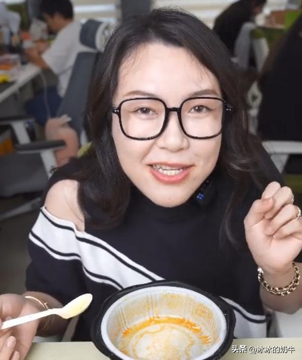 有钱，随个礼就200万！但不管怎样，浪胃仙这男人味还是藏不住