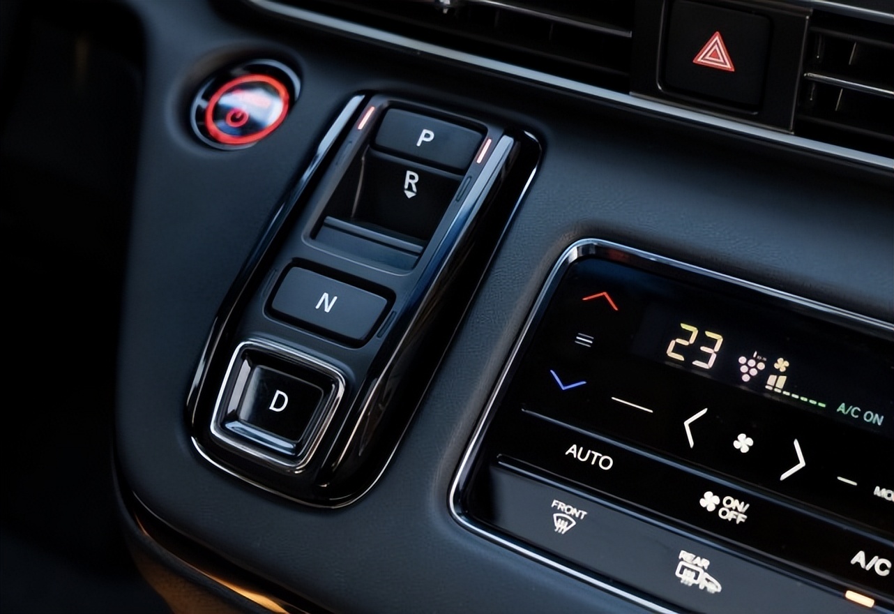 本田的“舒适王”，连跑高速都是静音，油耗5.88L，领跑20年