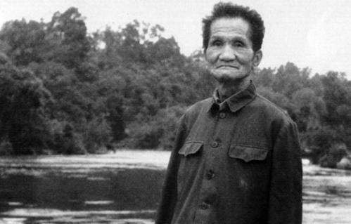 华子良装疯卖傻的目的,华子良白公馆装疯故事情节