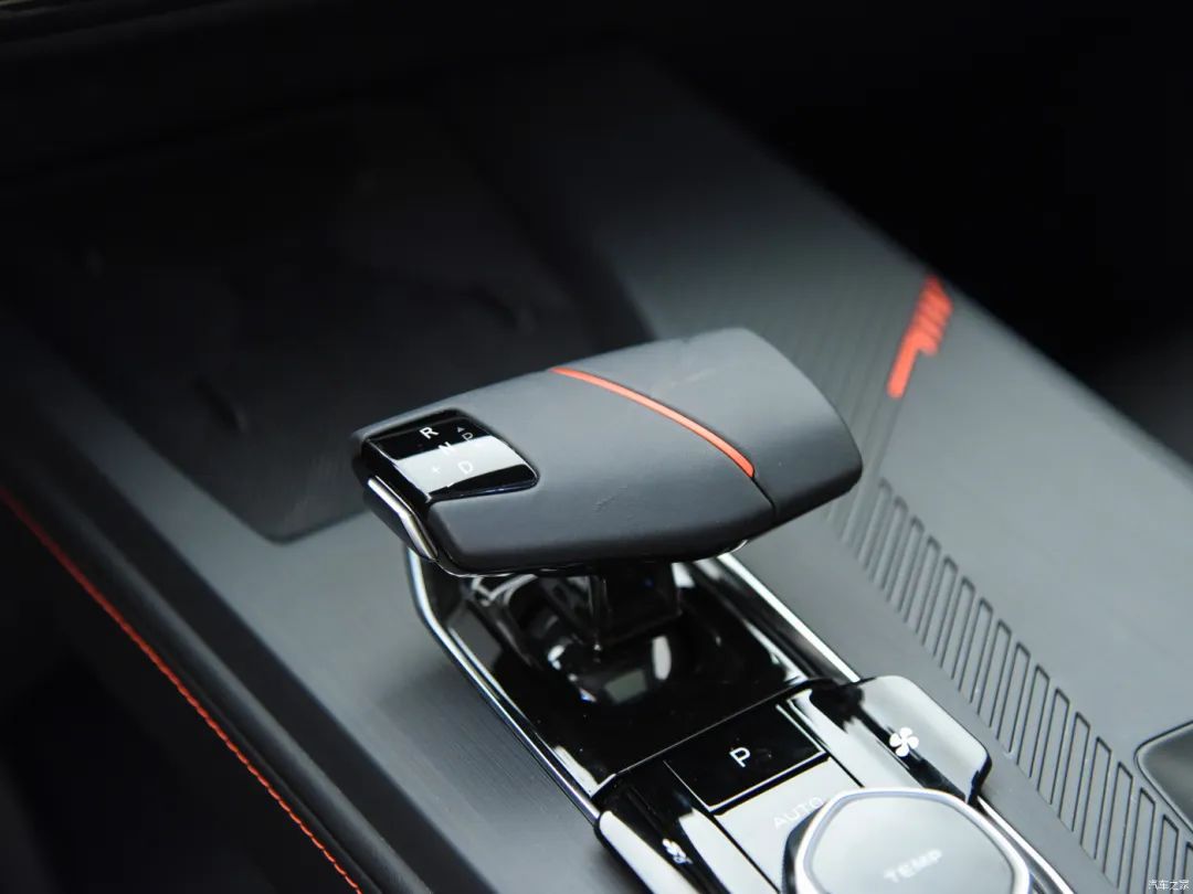 欧尚z6外观很像一个合资车,欧尚z6为什么有人说它像面包车