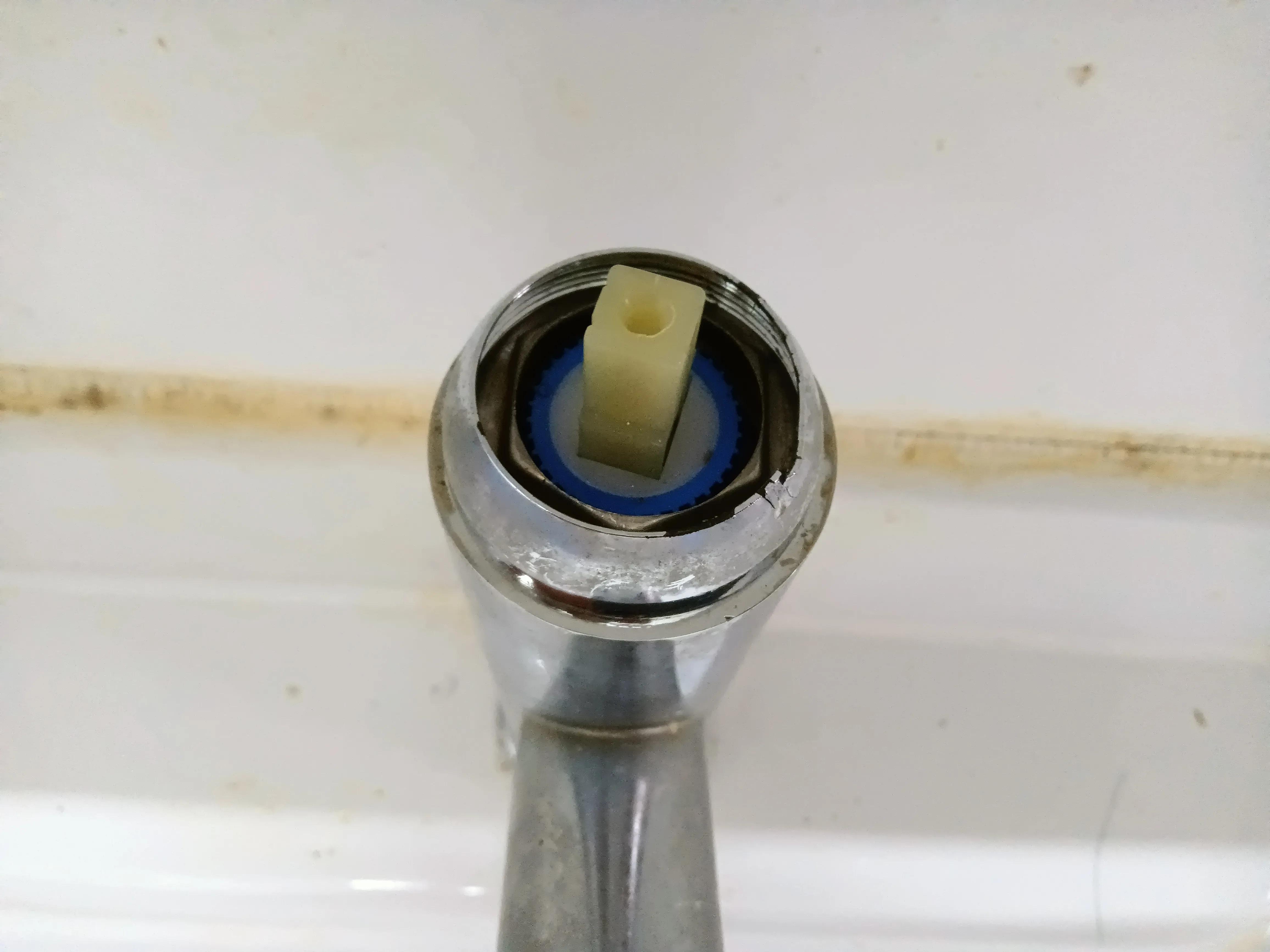 洗衣台冷热水龙头漏水维修图解,洗手盆冷热水龙头漏水维修方法