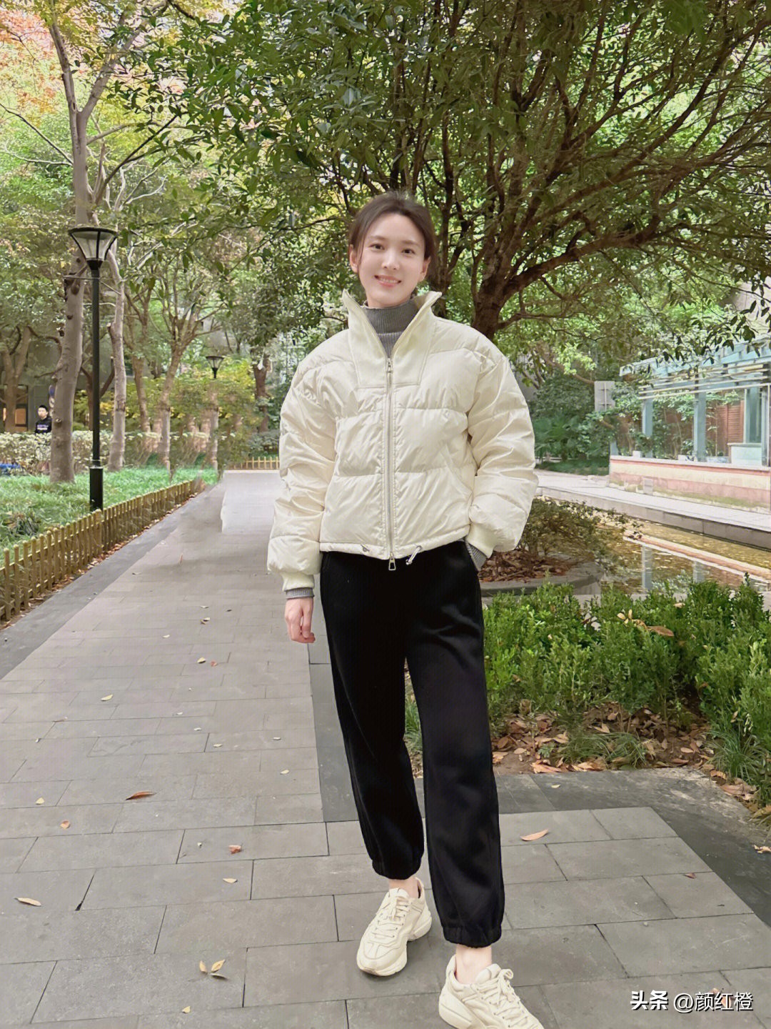 鲨鱼裤搭配长款羽绒服视频,羽绒服鲨鱼裤绝美冬天就该这么穿