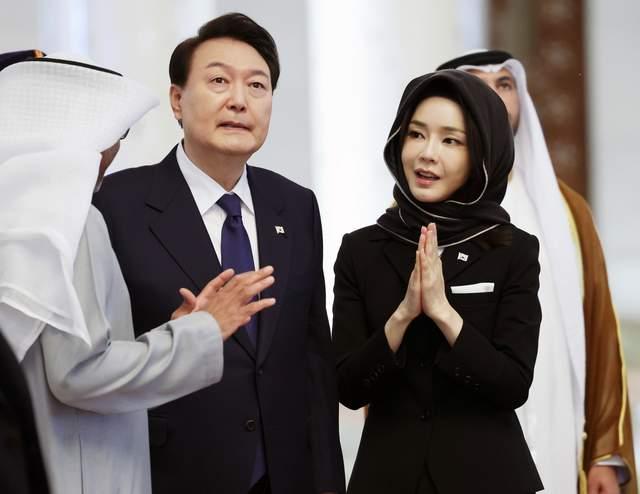 韩国总统夫人的时尚穿搭,韩国总统夫人金建熙穿搭同款