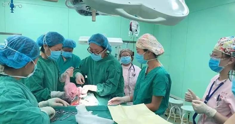 2015年，陕西22岁女子被检查出先天性无子宫，母亲：我的子宫给她