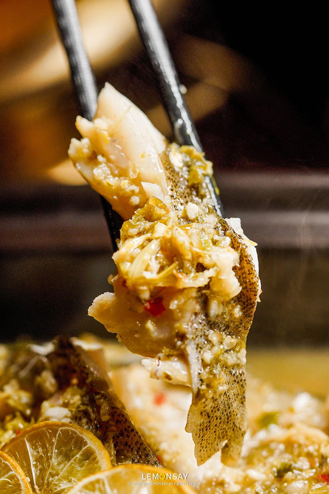 这店，想找个位置坐，比登天还难