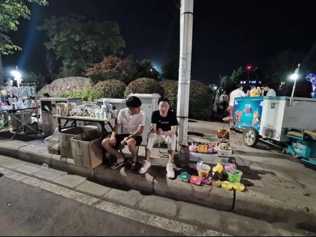 亲身实践刚开始摆摊的经验和技巧,每天分享摆摊经验技巧