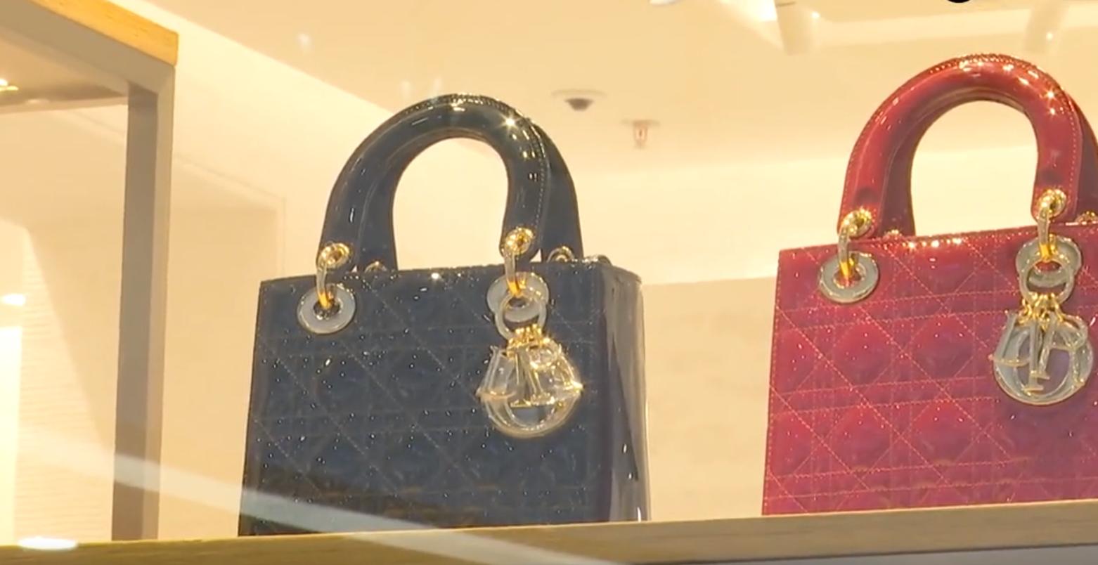 女子花4万买迪奥怀疑是假货,女子买的迪奥包竟是假货