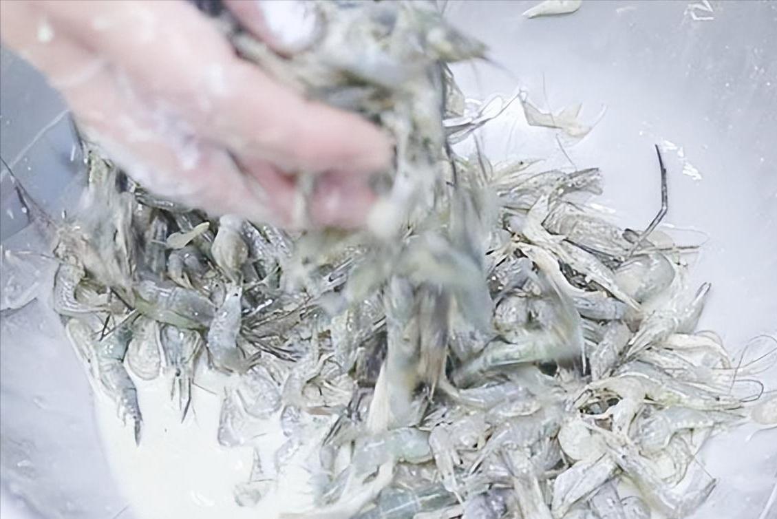 大豆含钙量多还是牛奶含钙量多,补充钙质和吃一点含钙高的食物