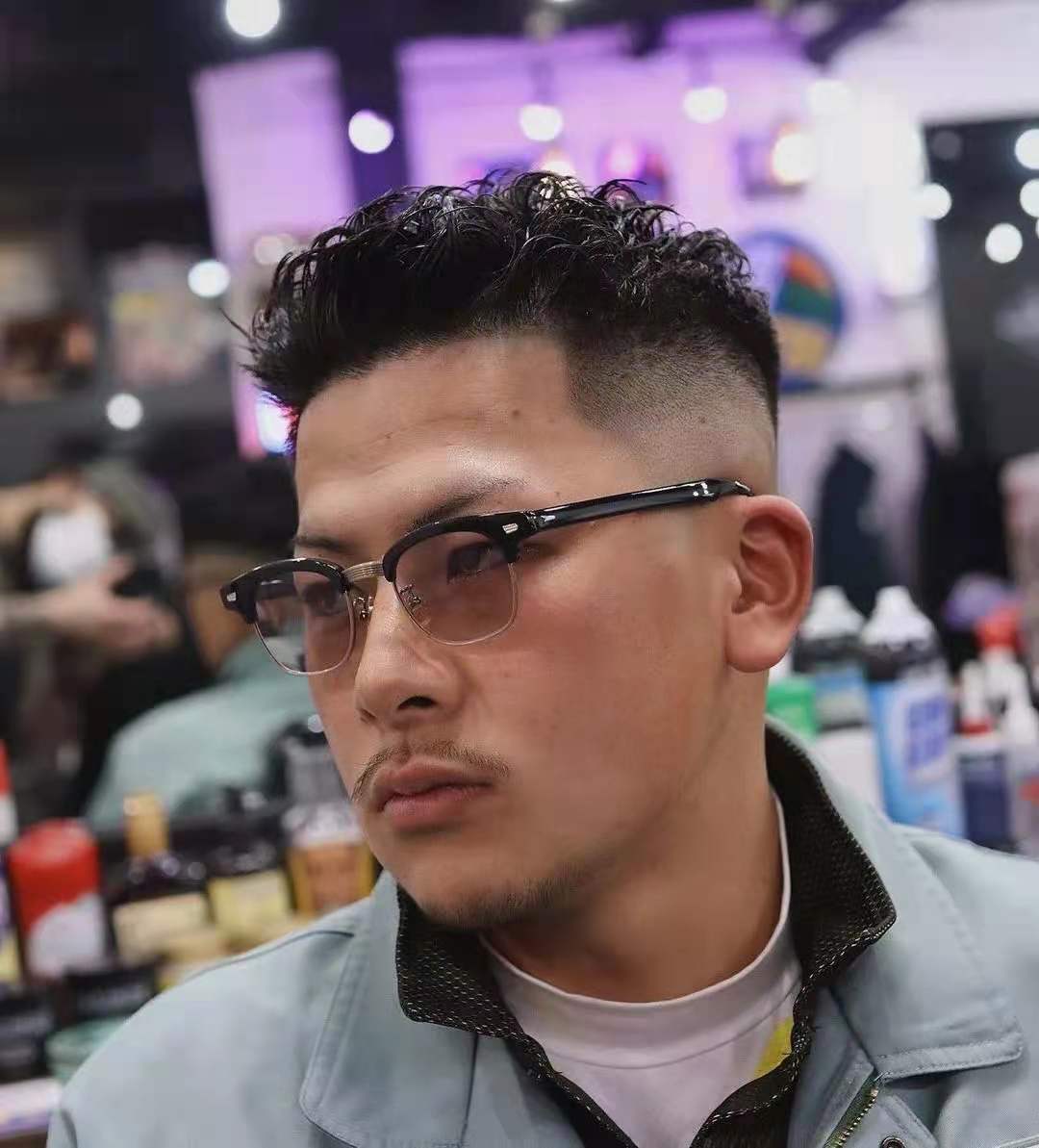 男人到40岁要理什么发型才更好看,男人过了40岁发型这样剪精神帅气