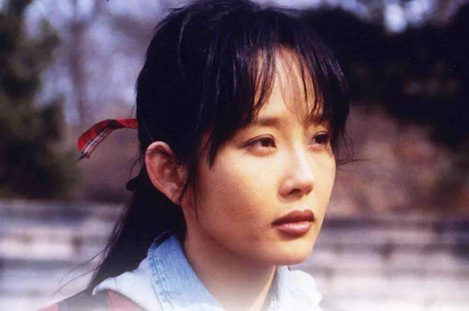 父母自杀，遭遇霸凌，早恋暴瘦100斤，崔真实女儿的成长太悲惨