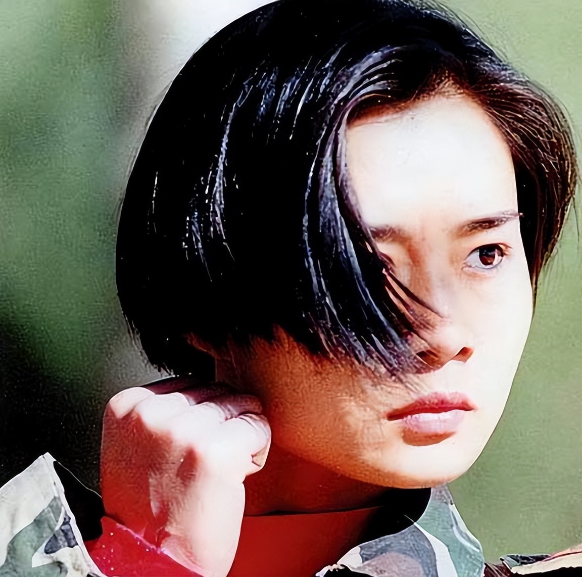 舍不得红唇眼线假睫毛，就别演女兵，这6位女星扮相才叫尊重观众