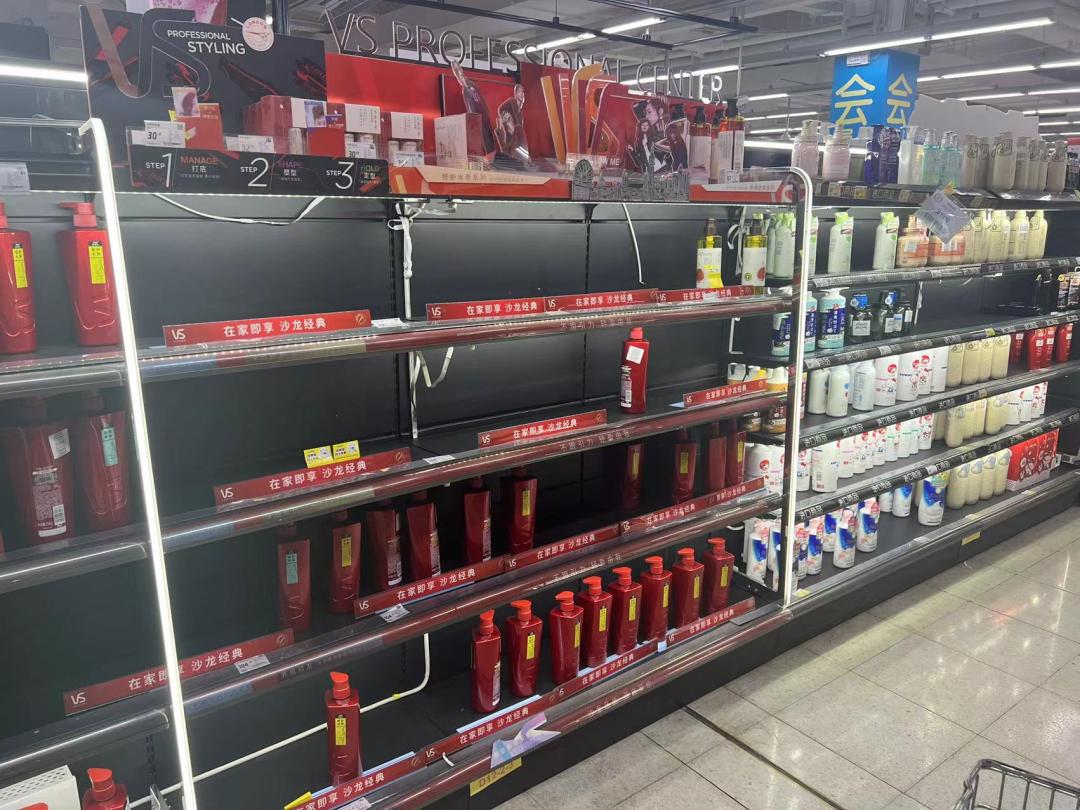 家乐福货架空了,家乐福门店货架大量空置