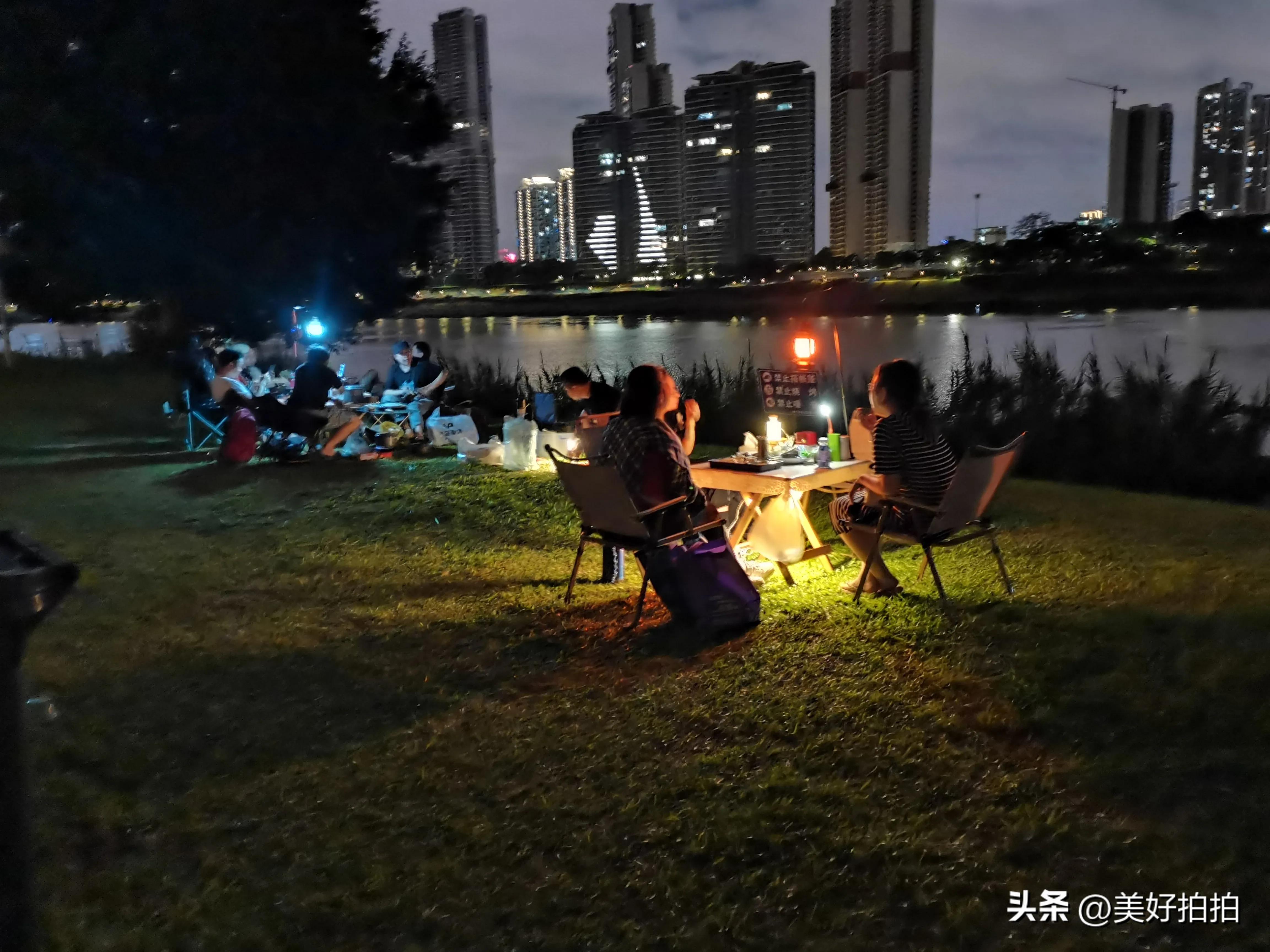 邕江边尽情放松,夜晚邕江边吹吹风