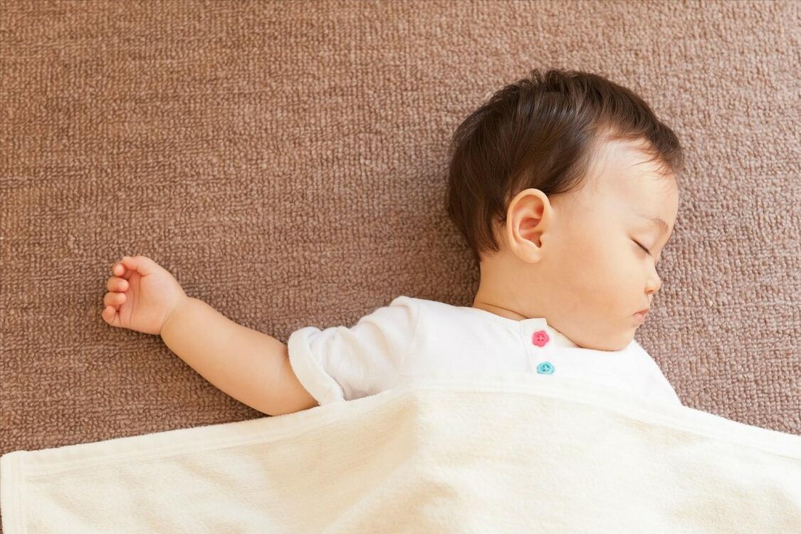 10个月婴儿白天摇头摇几下,宝宝七个月有时候摇头为什么