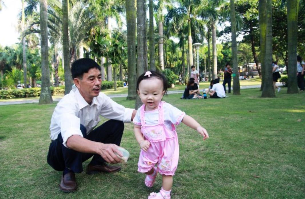 一岁半不会说话是语言发育迟缓吗,孩子一岁半什么都懂就是不会说话