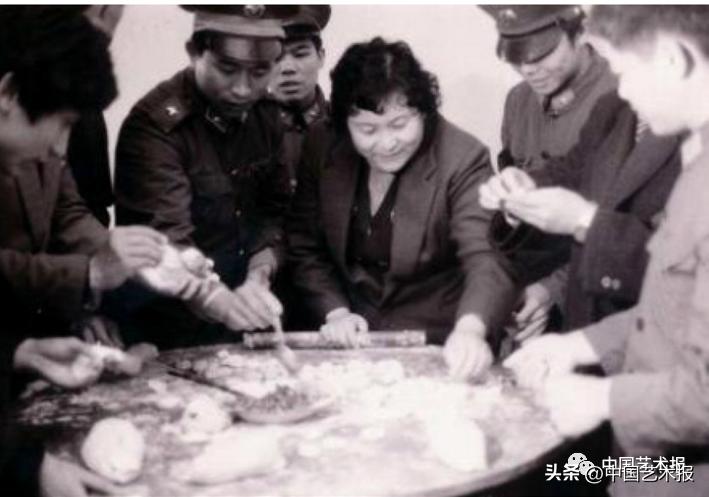 杩欎釜灞曡涓轰粈涔堜細闇囨捈浜哄績,杩欎釜灞曡鎵撶牬鑹烘湳鍜岀敓娲荤殑鐣岄檺