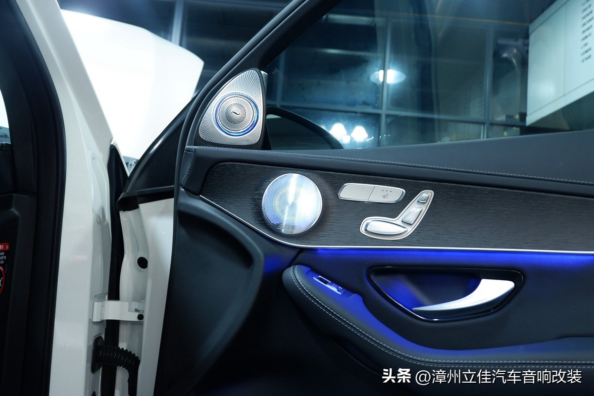 奔驰glc260原车功放,17款奔驰glc260音响升级原车功放