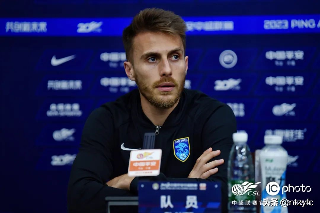 璧涘満涓婄殑鎴戜滑闇告皵鍗佽冻,璧涘墠鑷俊婊℃弧