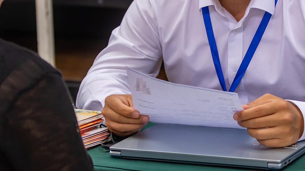 怎么打击收求职费黑中介,遇到劳务中介高价招聘骗局怎么办