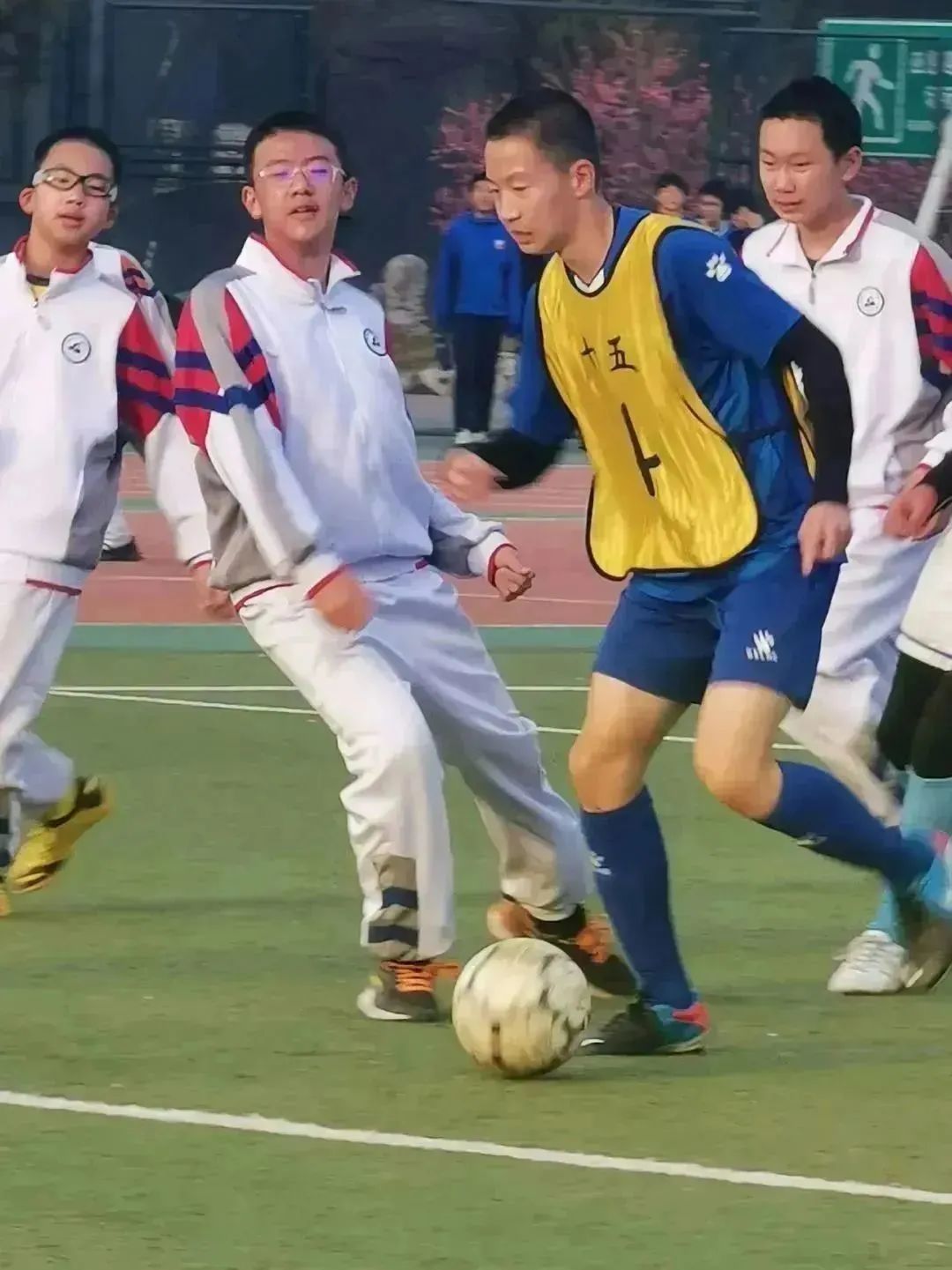 绿茵足球点亮梦想,绿茵点燃梦想