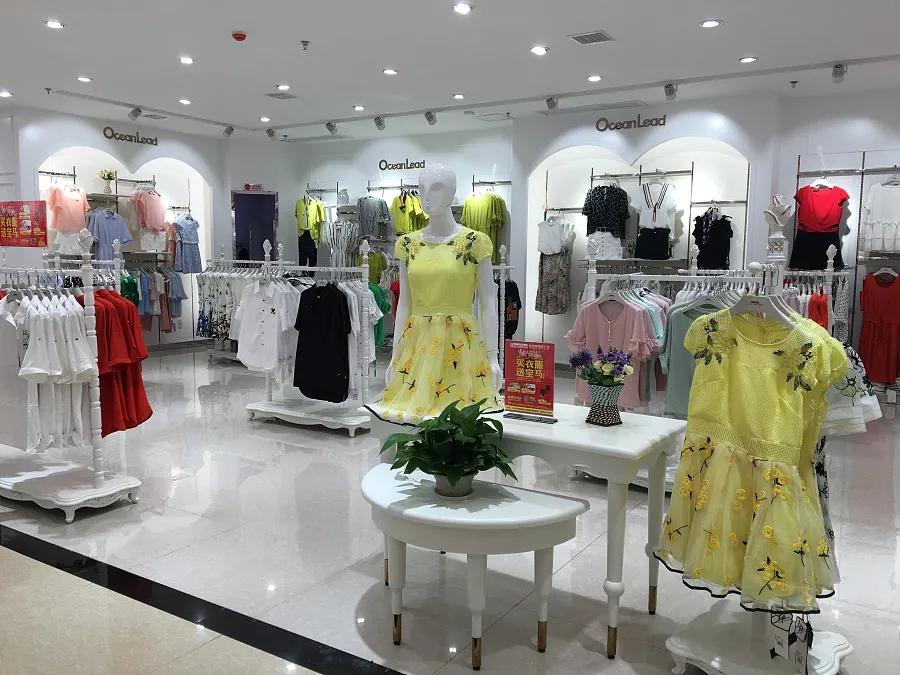同品牌实体店衣服和网上有区别吗,网上卖衣服款式一样价格不一样