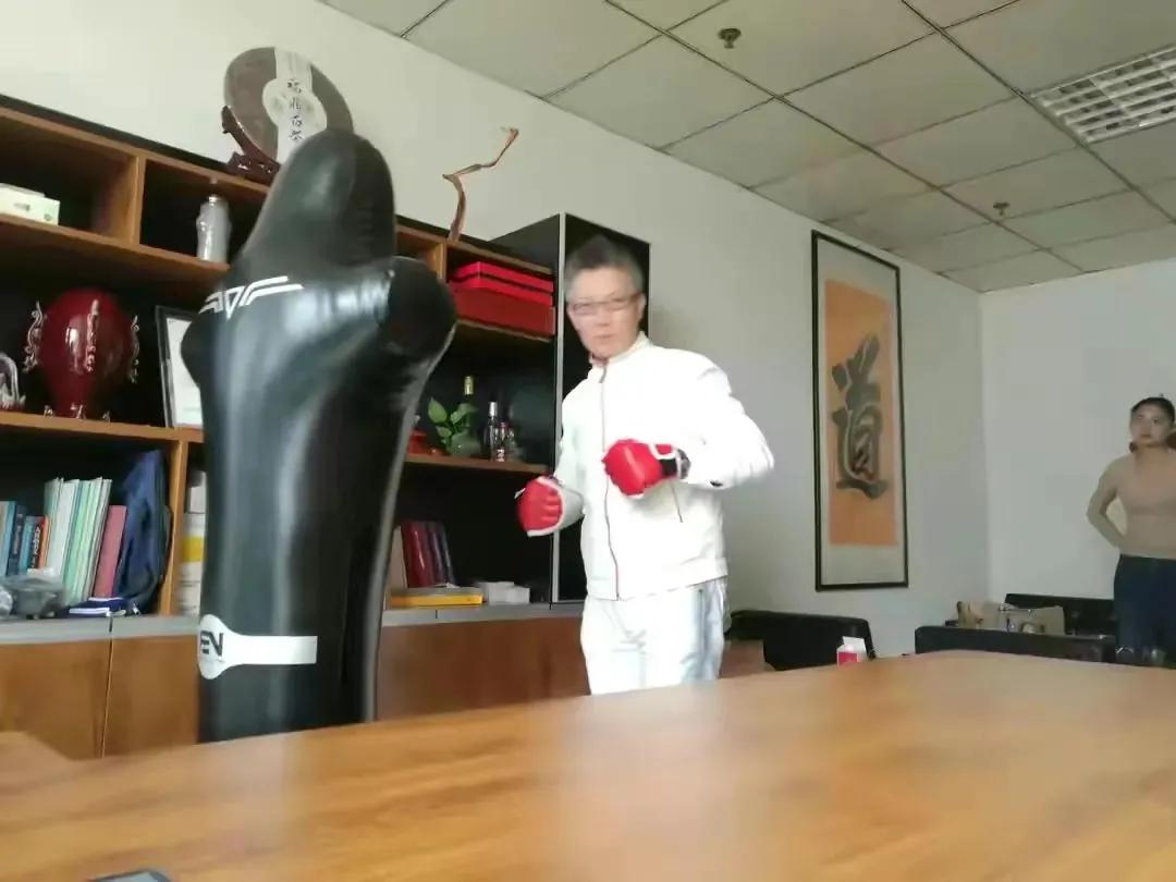 金融街做空,金融街电讯深度观察杜猛