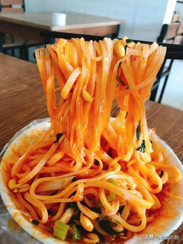 西安品诺凉皮视频,西安美食凉皮简介