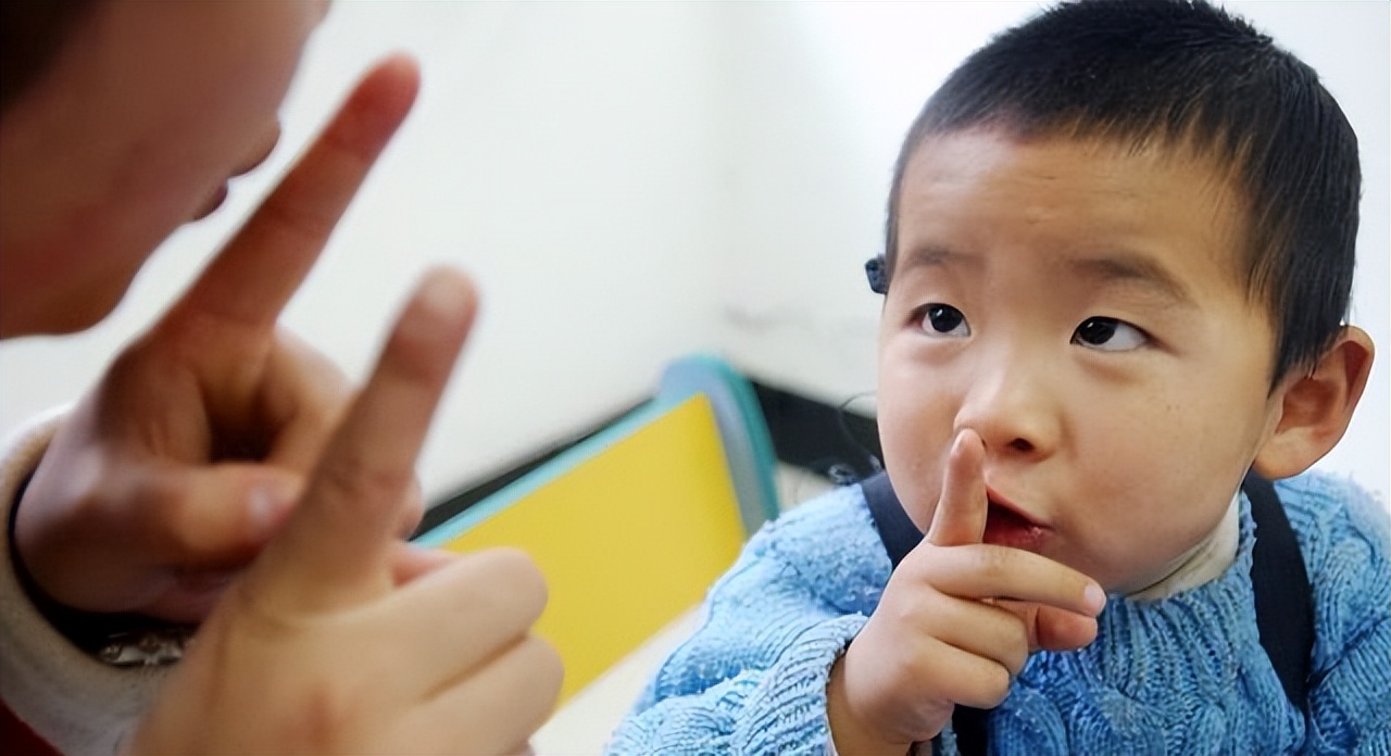 孩子3岁不会说话是自闭症吗,孩子3岁还不会说话会是哑巴吗