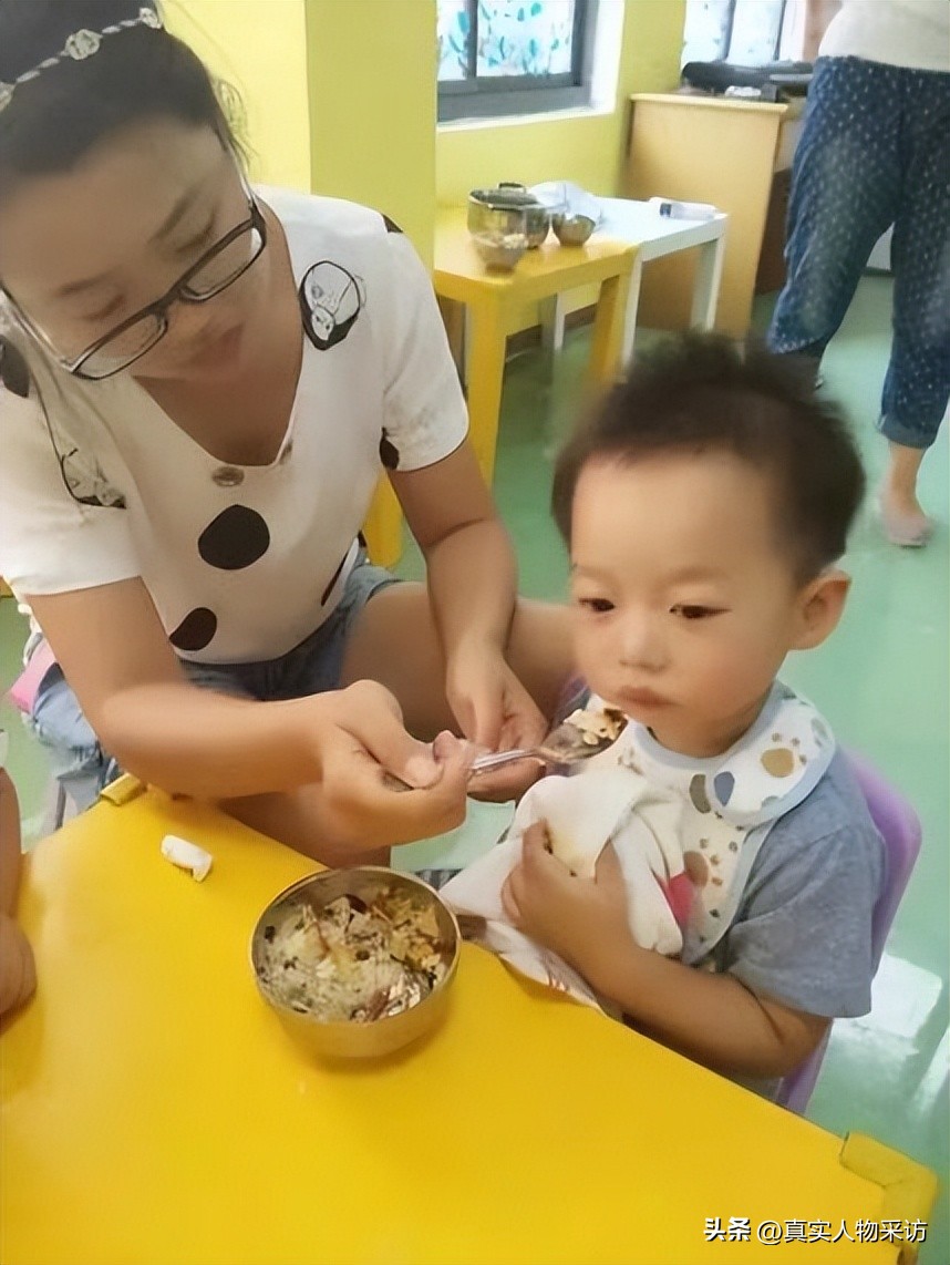 自闭症孩子得了抑郁症怎么办,怀疑孩子自闭自己得了抑郁症