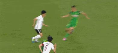 当年喊退钱的球迷,还记得曾经采访翻车的足球记者吗