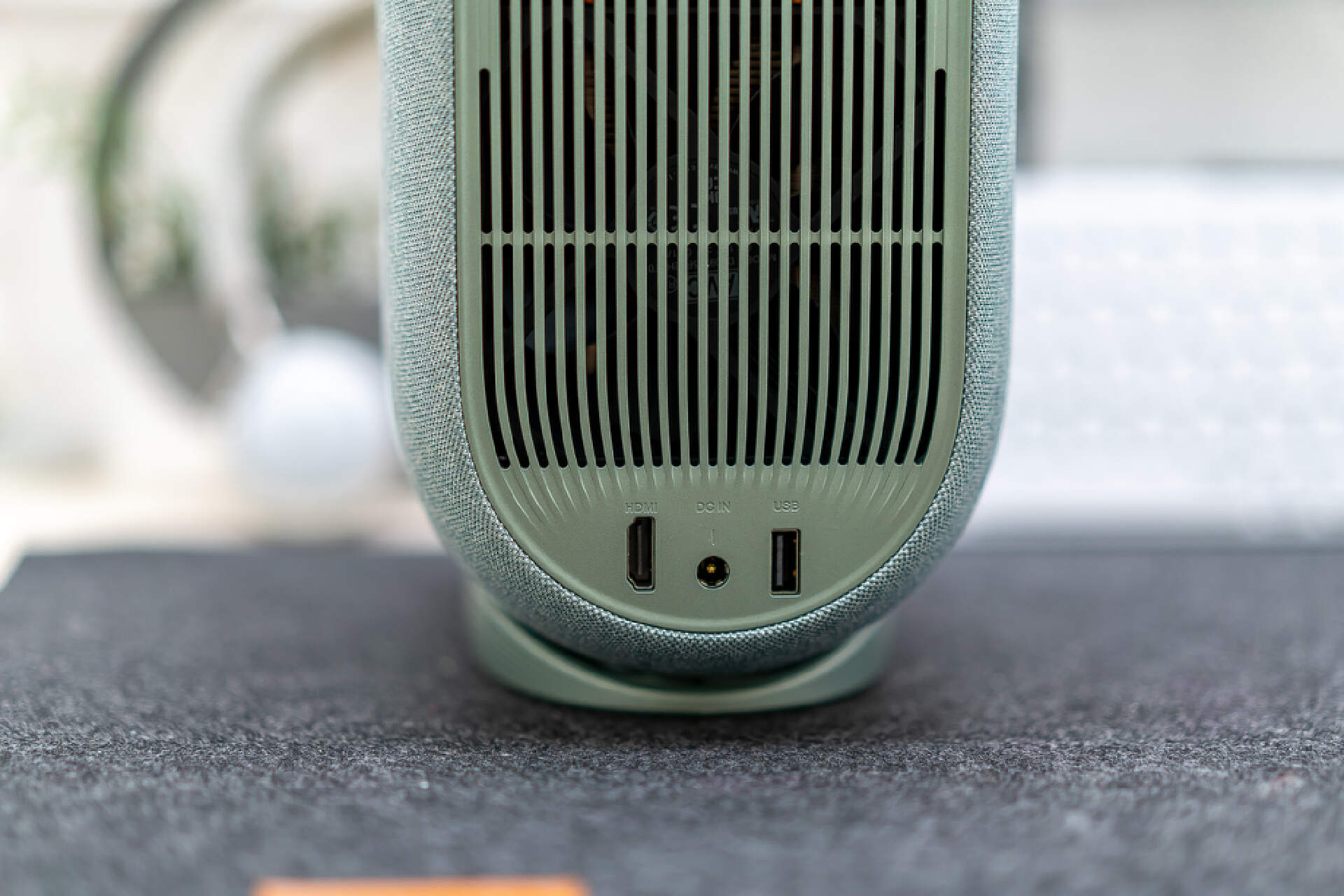 300元左右的投影仪是不是智商税,一千多块钱的投影仪靠谱吗