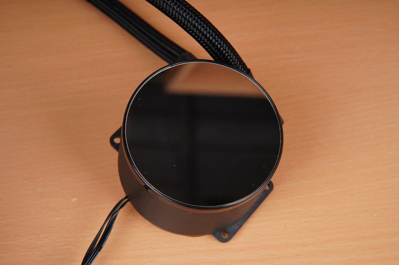 可以装多个硬盘的主机箱,带可插拔硬盘盒的主机