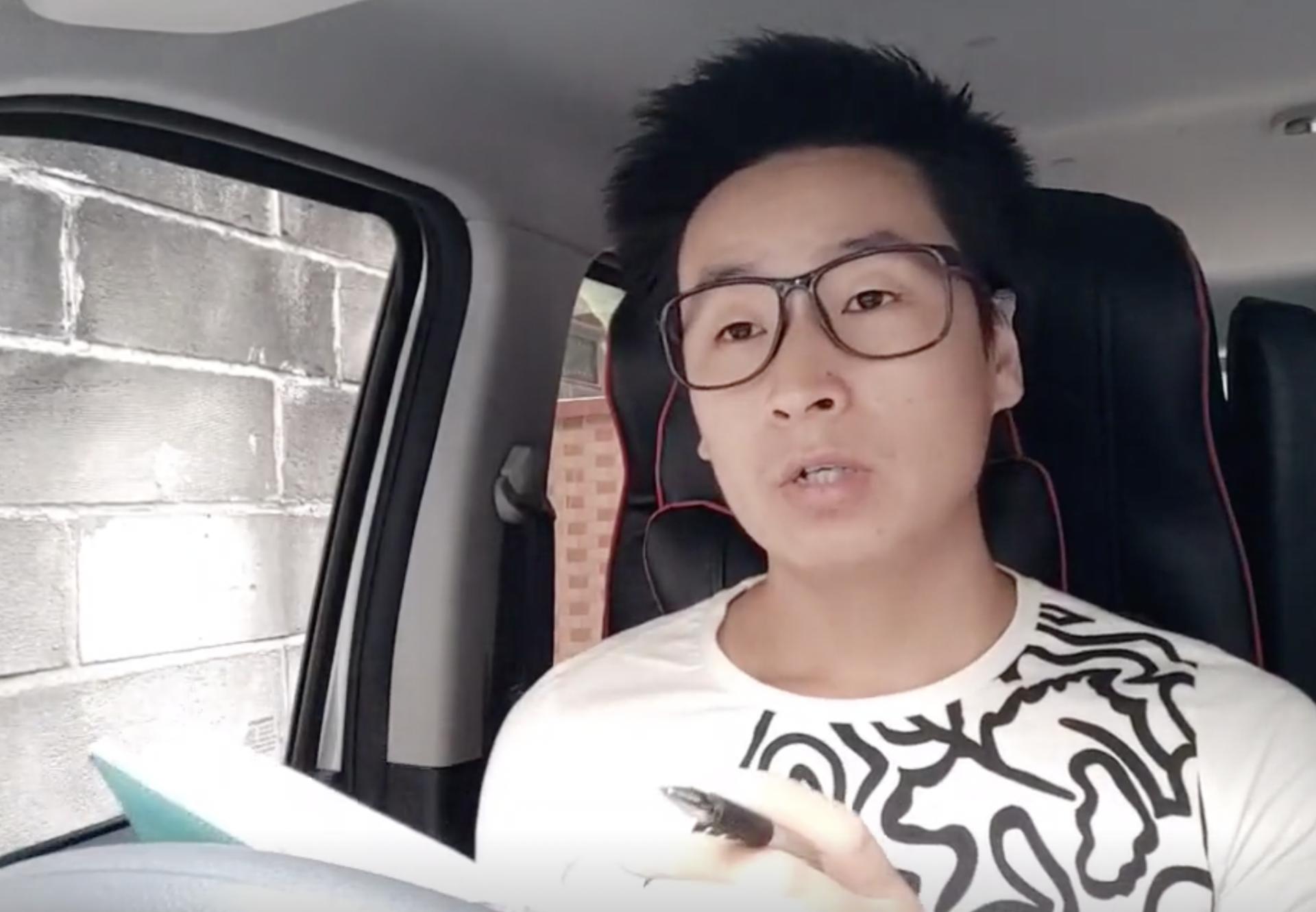 90后小伙做跨境电商卖服装,做服装批发生意一年能挣多少钱