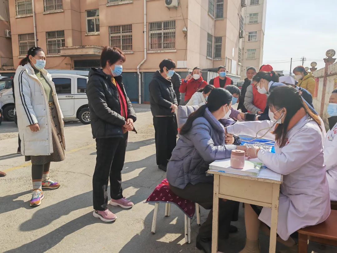 蒙阴街道新华社区:弘扬雷锋精神,服务居民群众