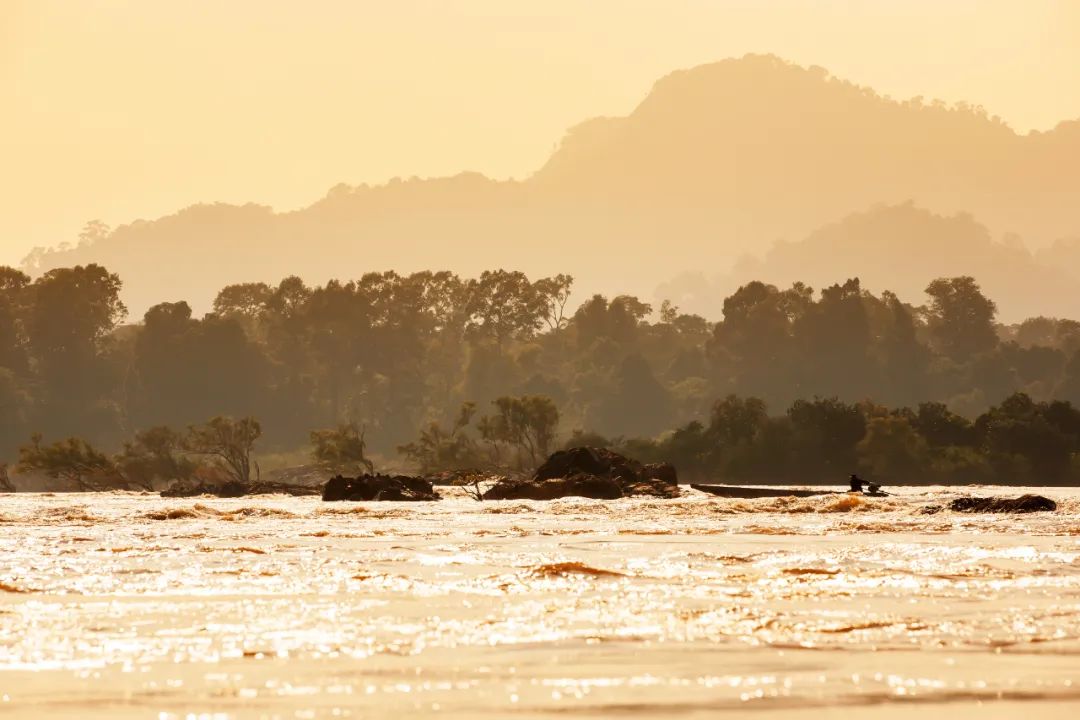 乘坐高铁出国游探秘老挝,自驾游老挝泰国新政策是什么呢