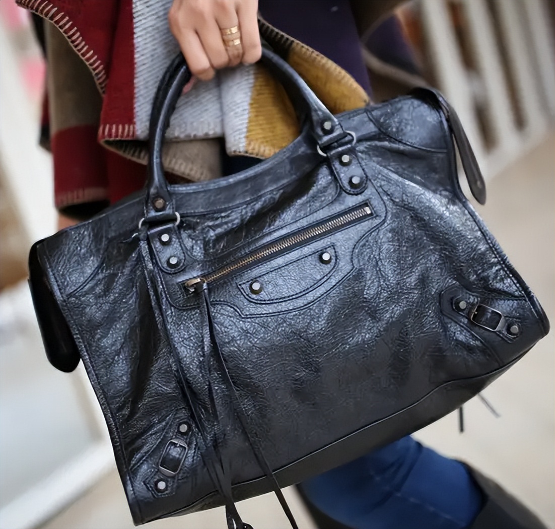 巴黎世家机车包鉴定技巧,奢侈品鉴定巴黎世家可乐