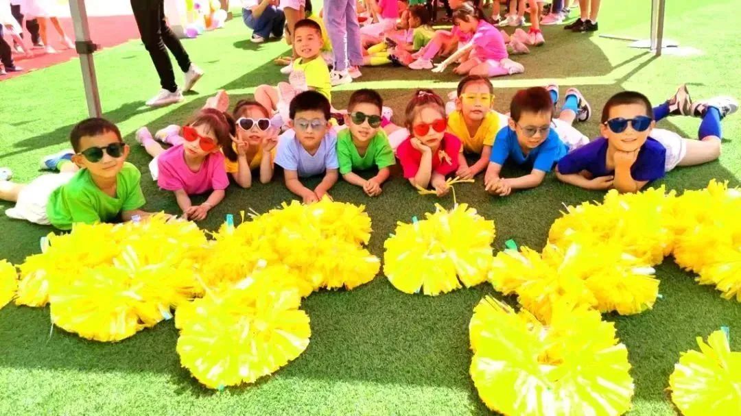 七彩童年活动环创,七彩童年庆六一活动