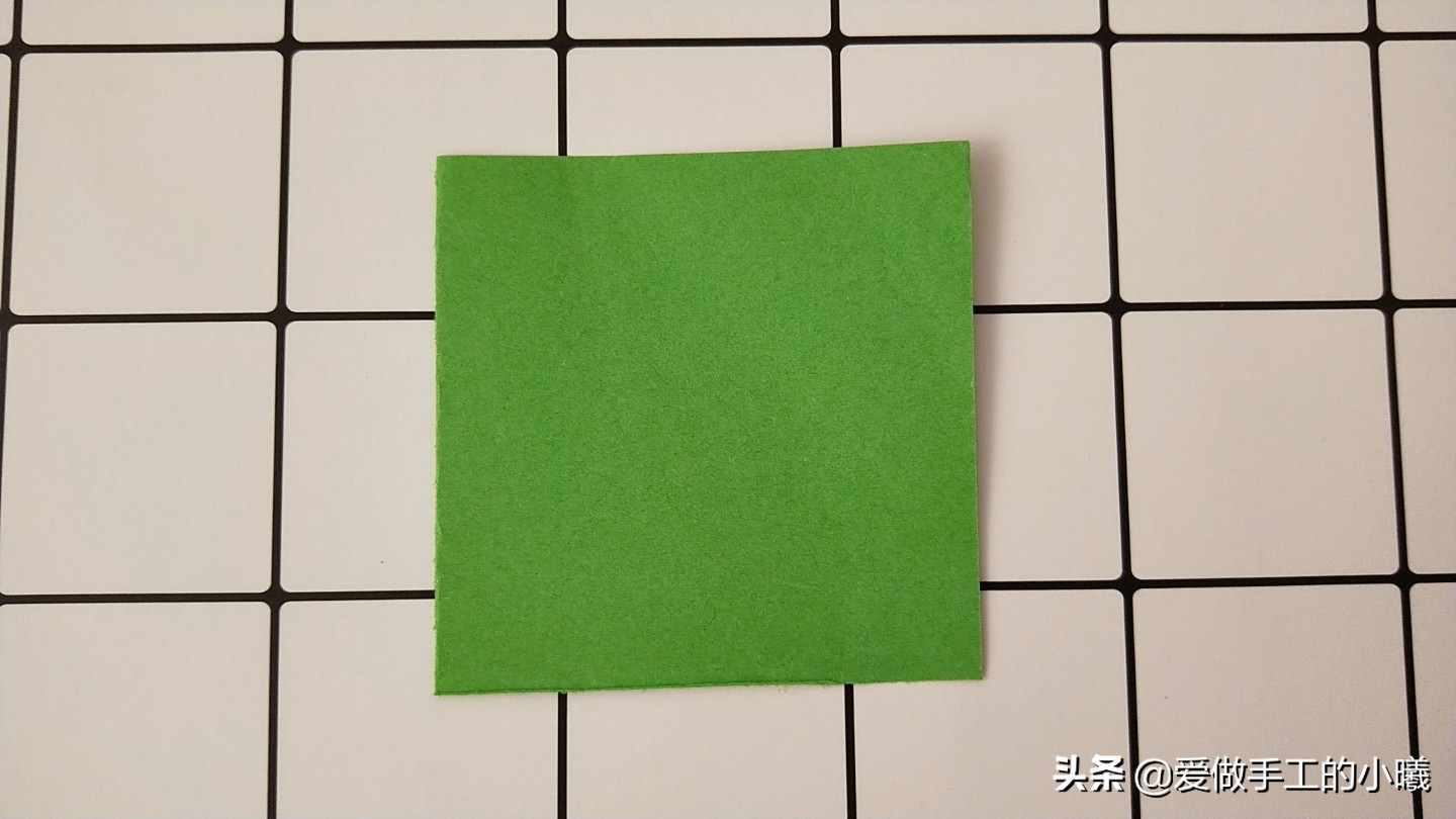 折纸小草最简单的折法,怎么用小星空纸折一个简单的手工