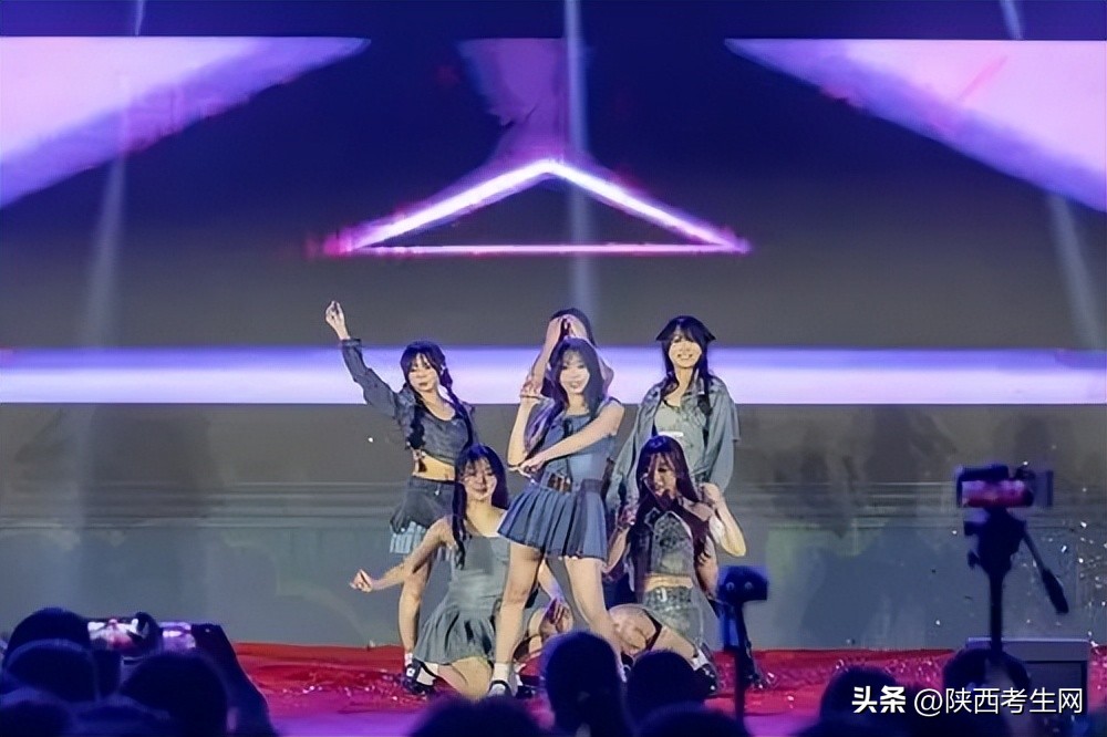 瑗垮畨鐜颁唬鑱屼笟楂樹腑2023姣曚笟鏅氫細,瑗垮畨鐜颁唬鑱屼笟楂樹腑楂樹笁姣曚笟鏅氫細