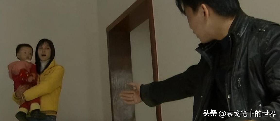 男子捡400只流浪狗,四川男子从路边捡来黑狗完整版