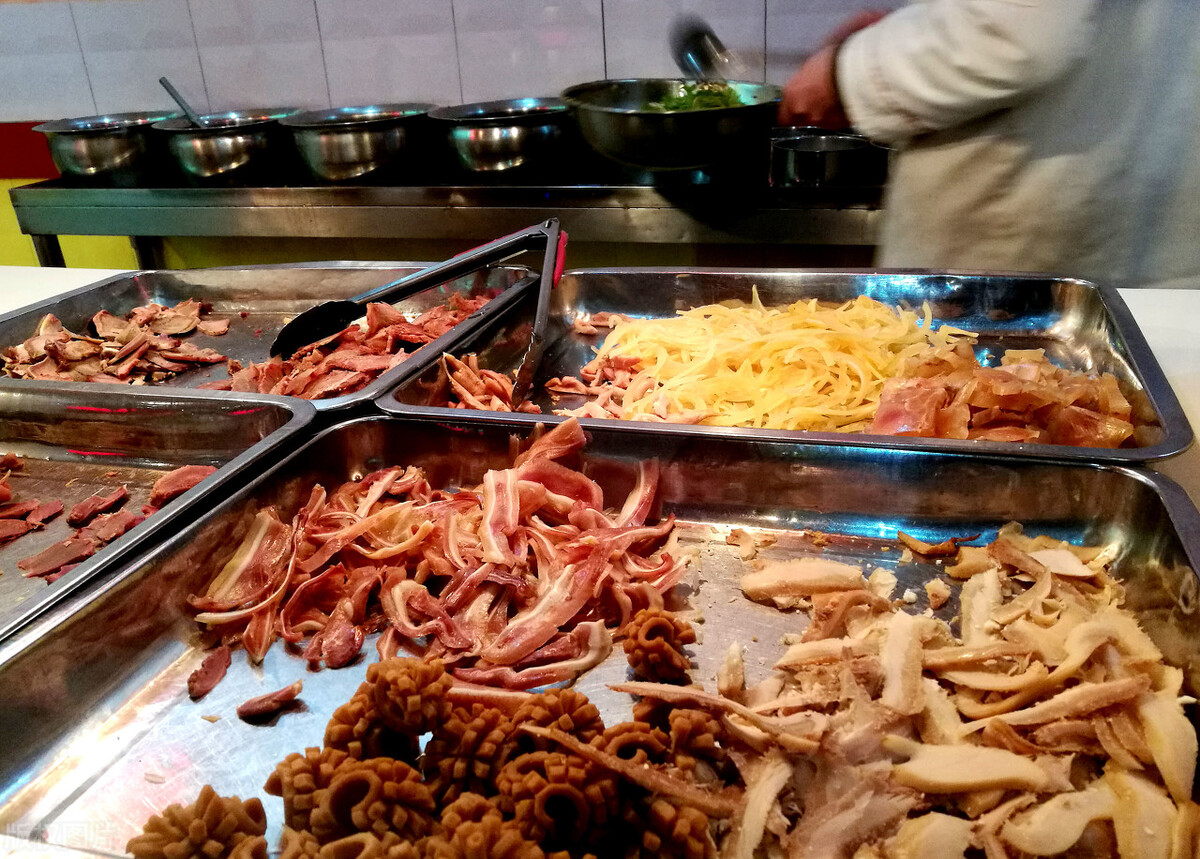 卤菜店一天盈利500,卤菜店怎么不靠卤菜赚钱