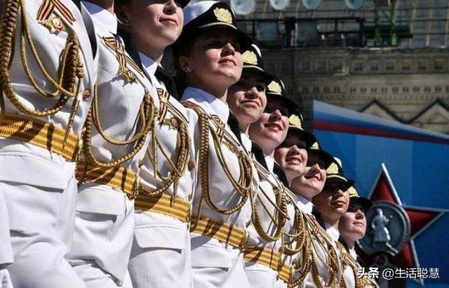 俄罗斯将军捡起军魂,俄罗斯阅兵老军服