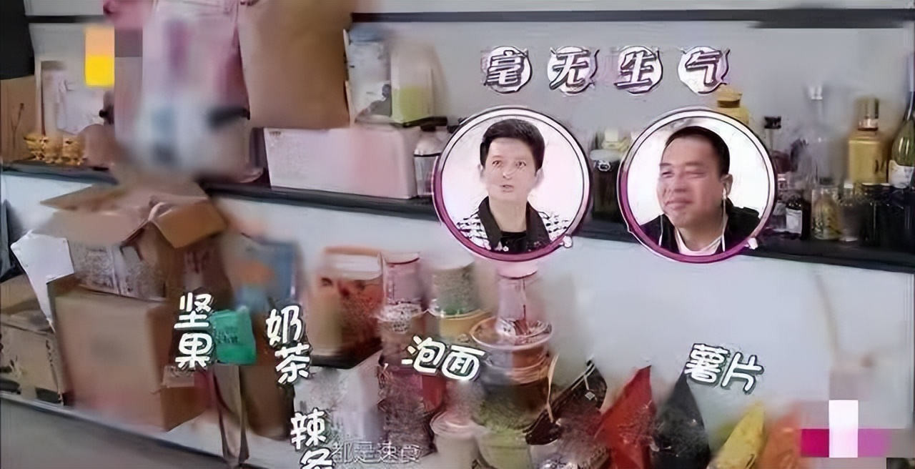 衣服鞋子满天飞,衣服鞋子堆积满地