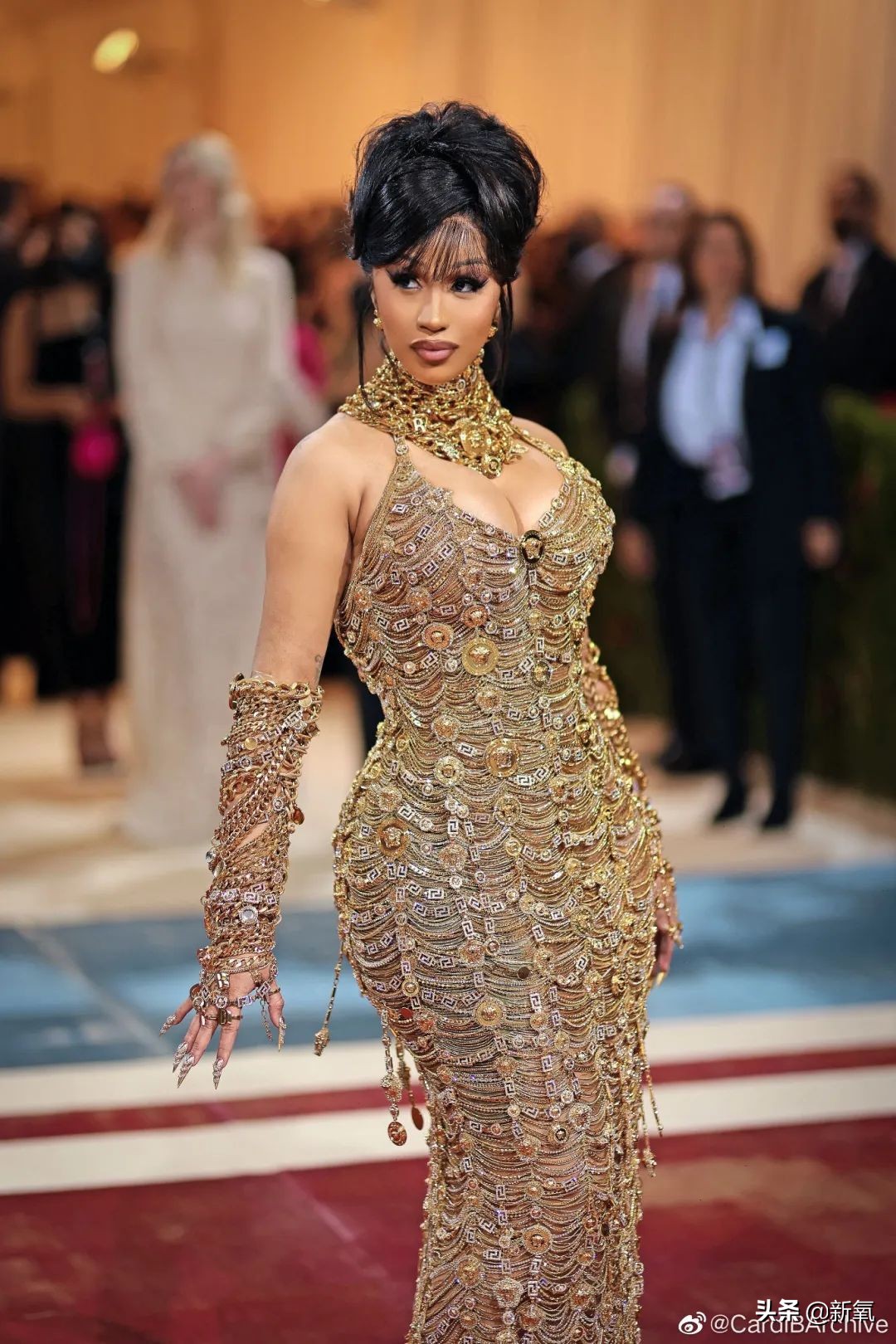 好拽！从贫民窟到顶奢代言人，骂卡戴珊是学人精…