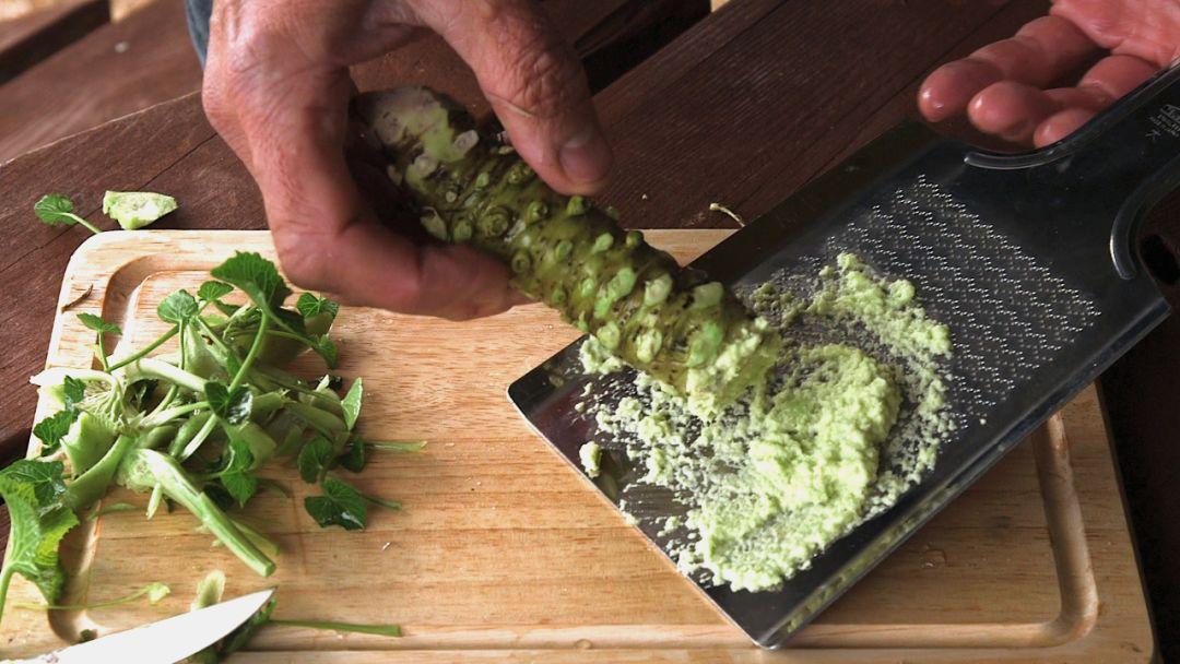 芥末的辣和辣椒的辣有何区别,芥末是用什么辣椒做的