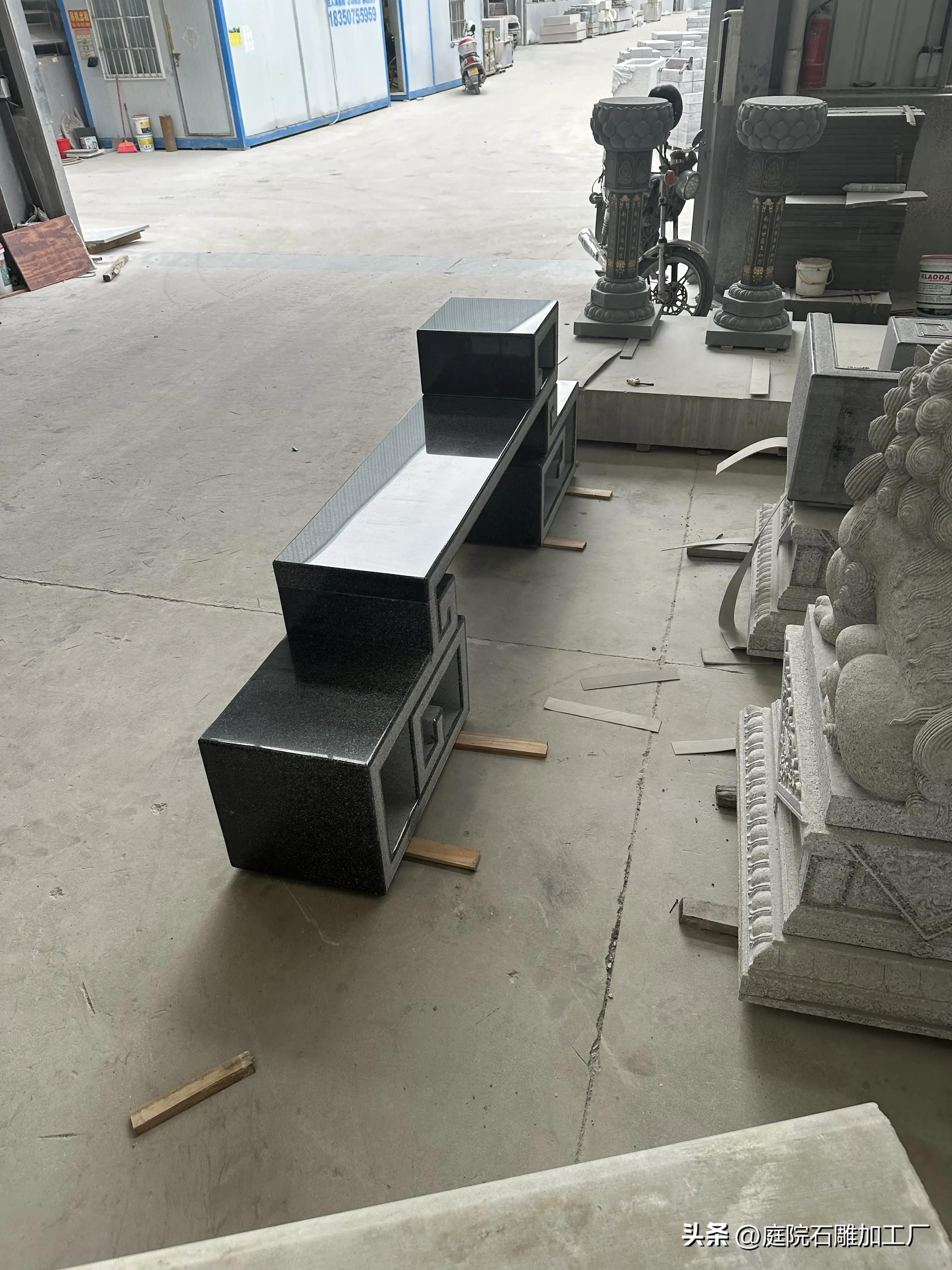 石雕花架庭院摆放效果图,庭院盆景老石板花架