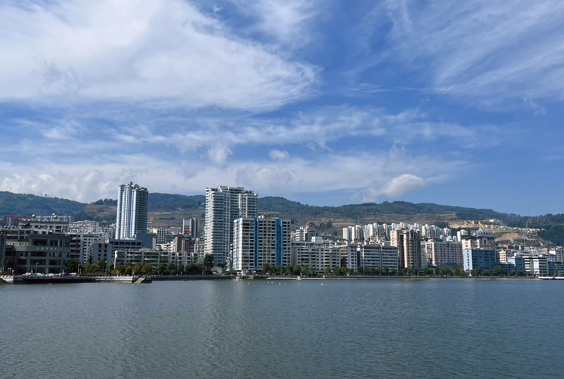 这里被誉为云南小香港，一度繁华，如今6万就能买套房