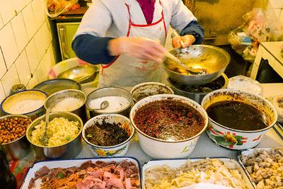 成都推三轮车上菜的苍蝇馆子,吃遍成都100家苍蝇馆子