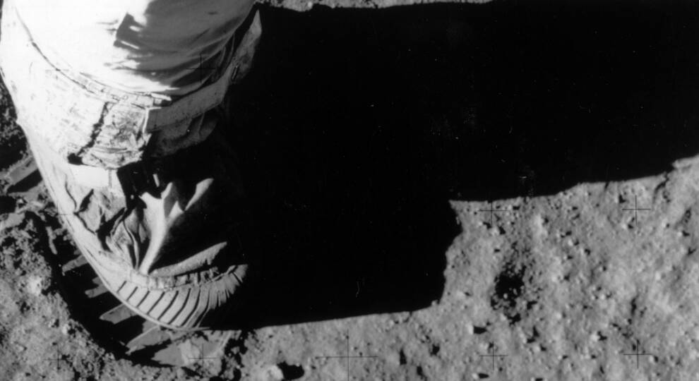 美国登月是真的载人登月是假的,美国登月6次登月都是真的吗