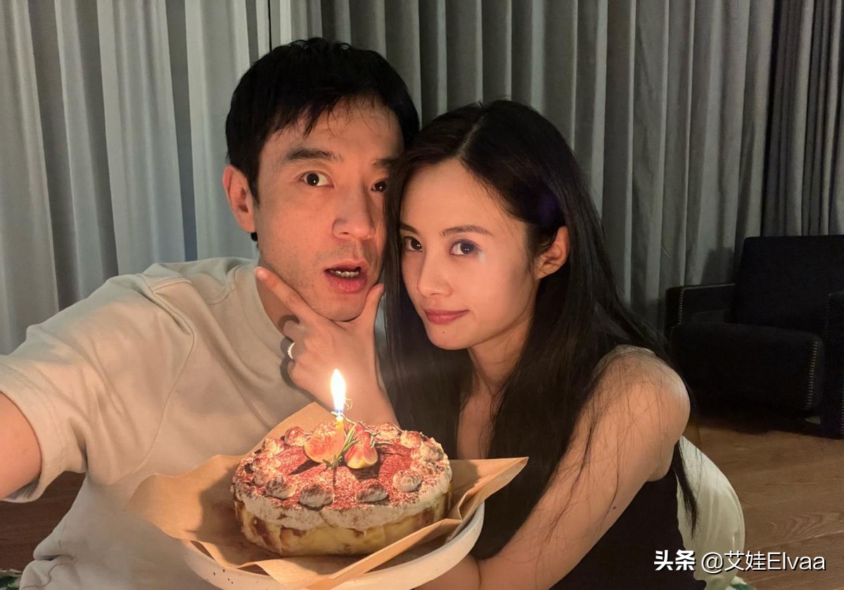 李光洁带着女儿外出,李光洁一家三口走机场